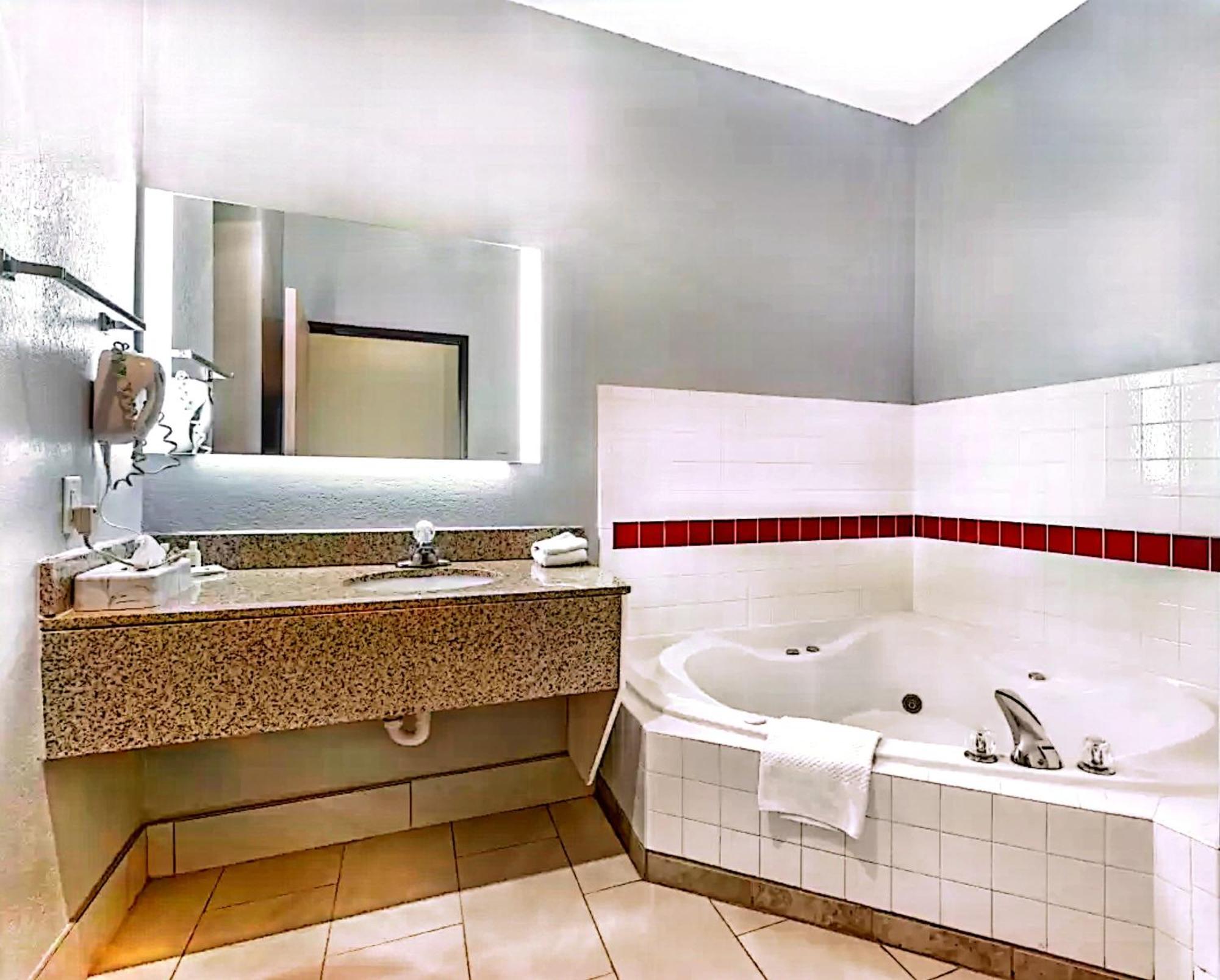 מנהטן Quality Inn & Suites מראה חיצוני תמונה