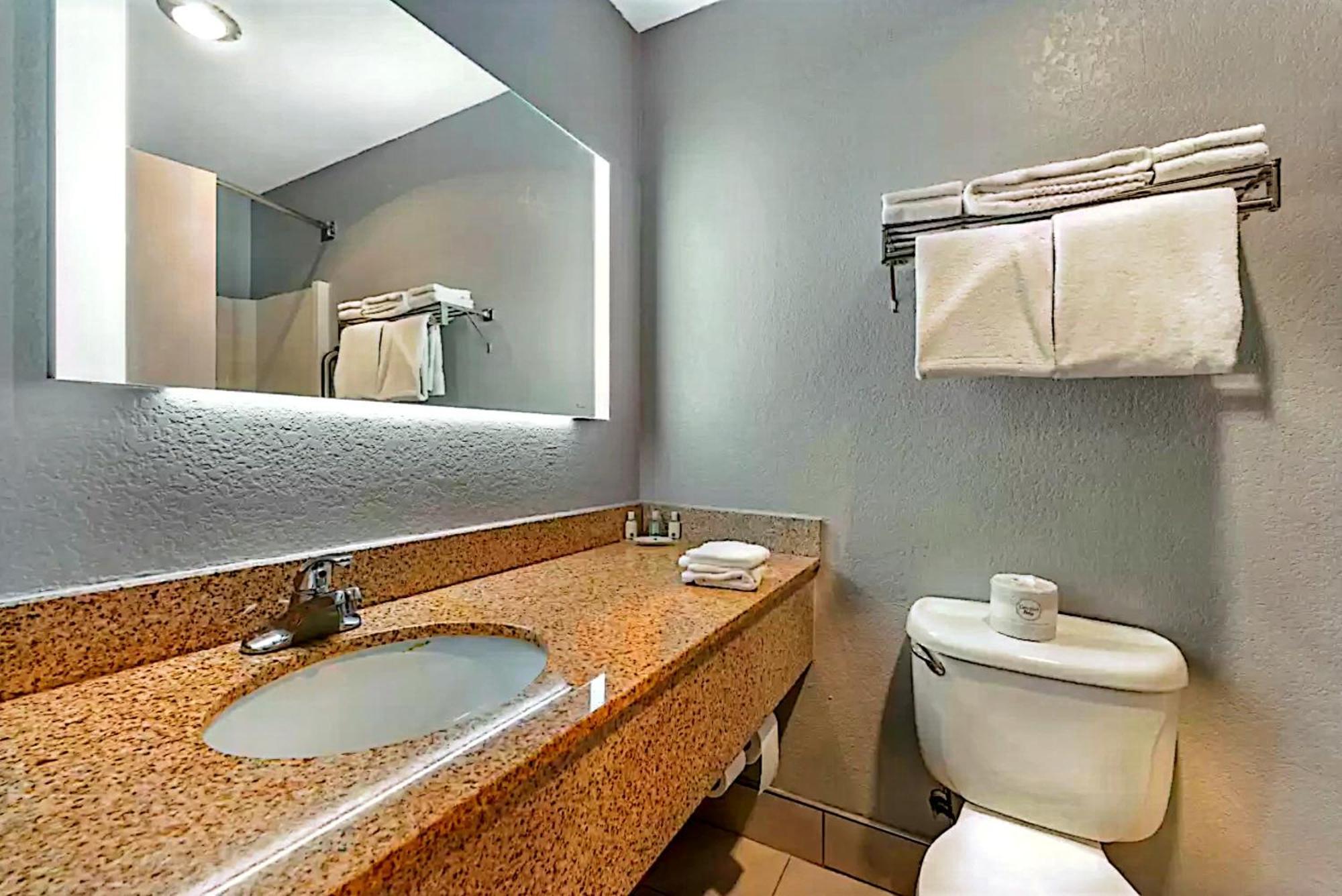 מנהטן Quality Inn & Suites מראה חיצוני תמונה